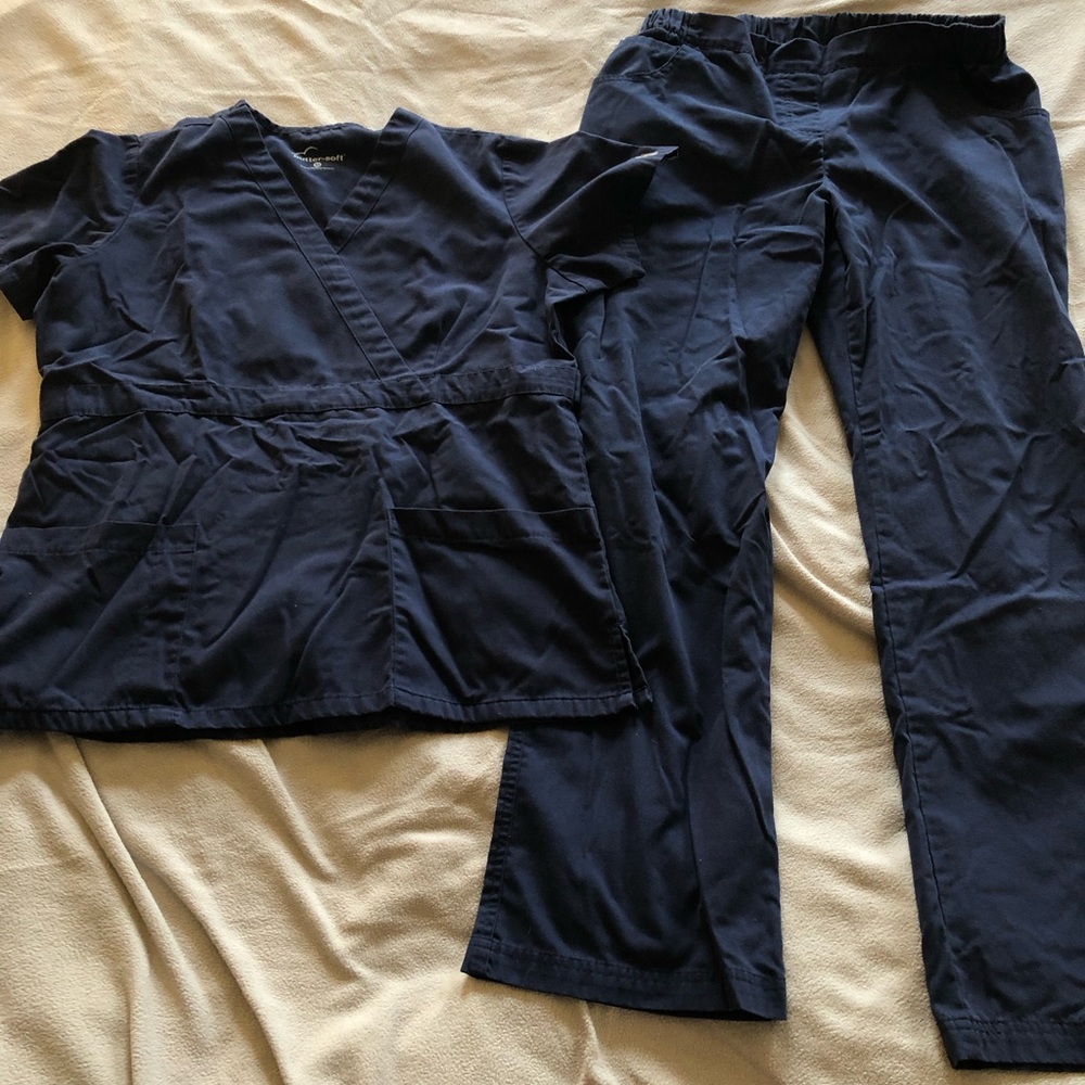 Navy Women’s Medium Butter-soft Scrub set